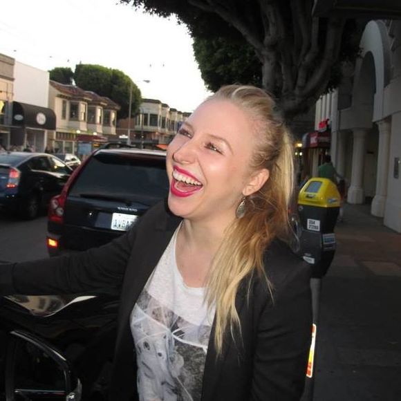 Meet your Posher, Anya - Picture 1 of 1